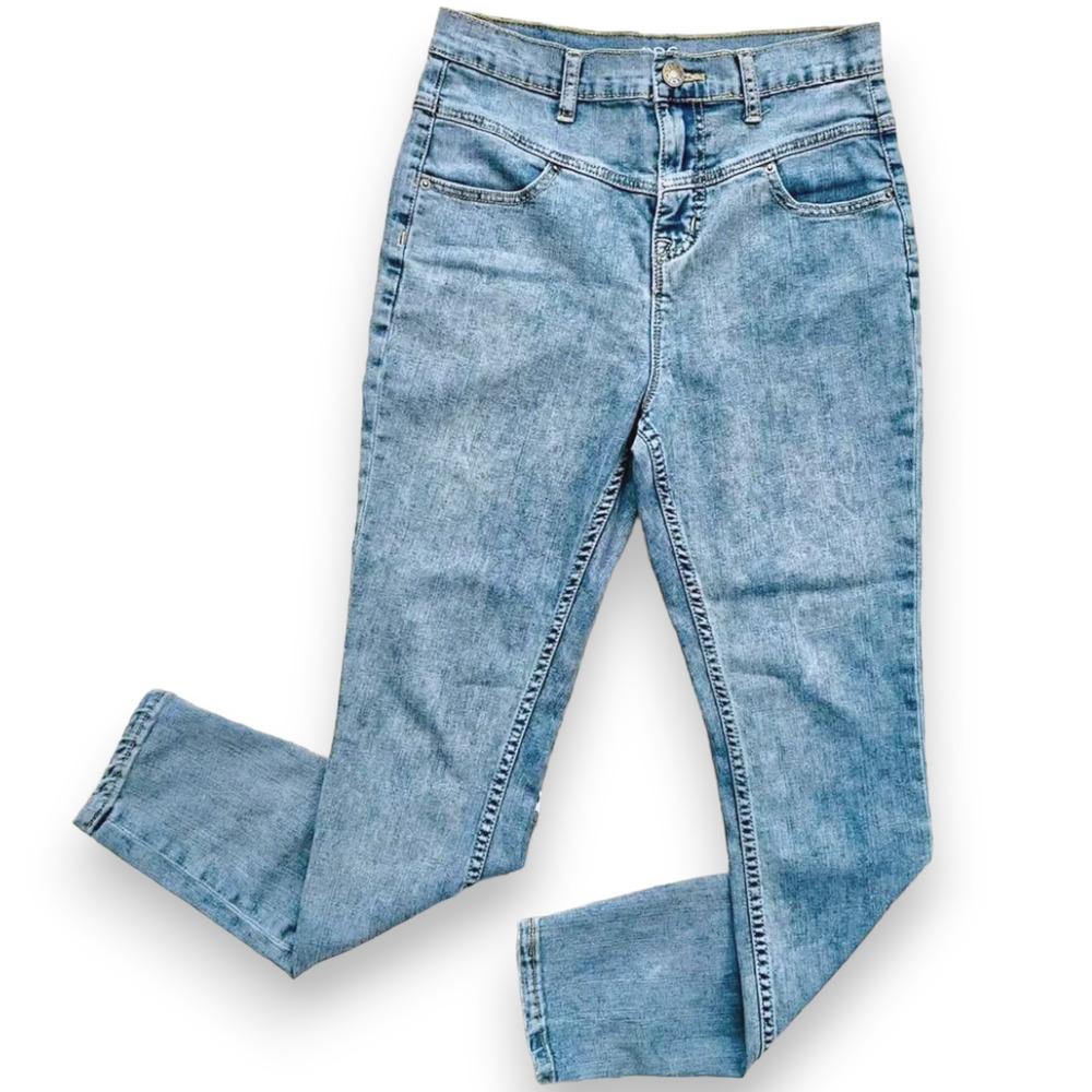 Urban Outfitters BDG High-Rise Mom Jeans Ankle Cut Blue Light Wash Denim Size 29